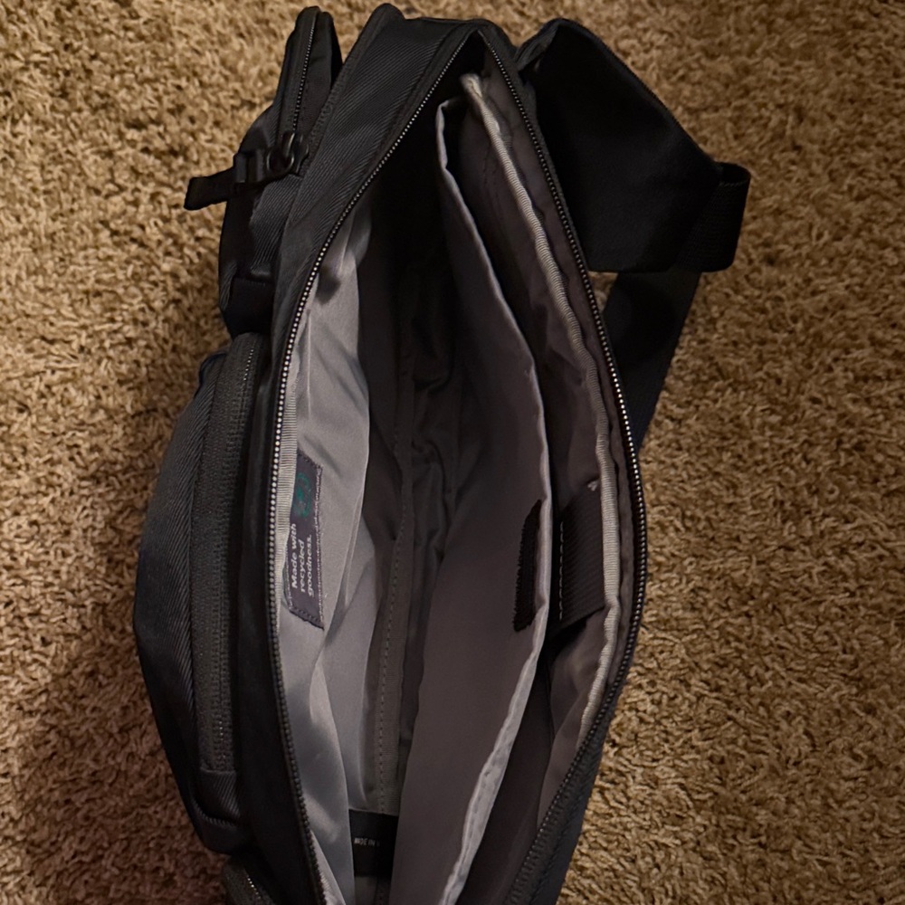 Timbuk2 Black Vapor Sling Crossbody Bag - Picture 4 of 8